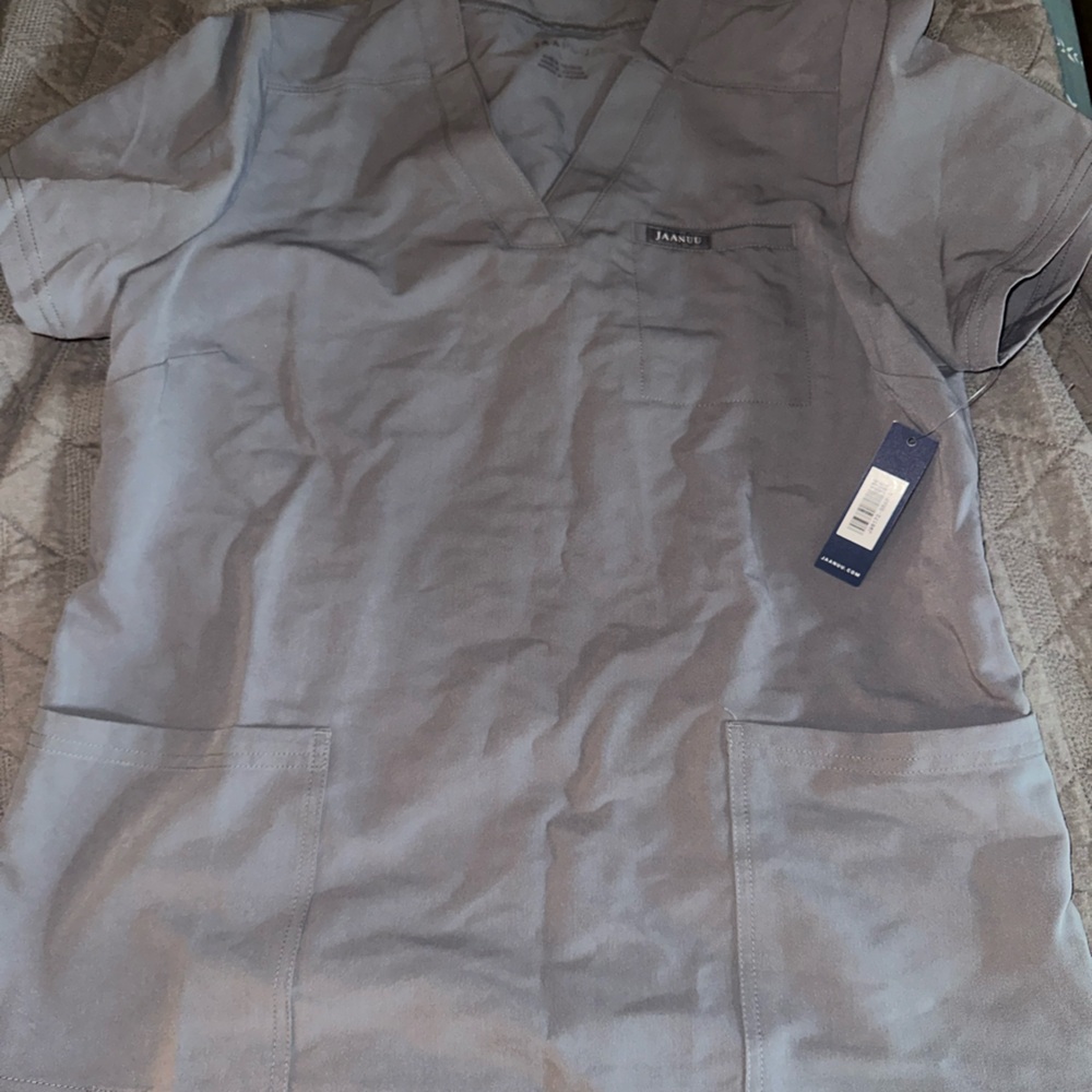 Jaanuu 3 pocket scrub top. Light grey. Large. NWT
